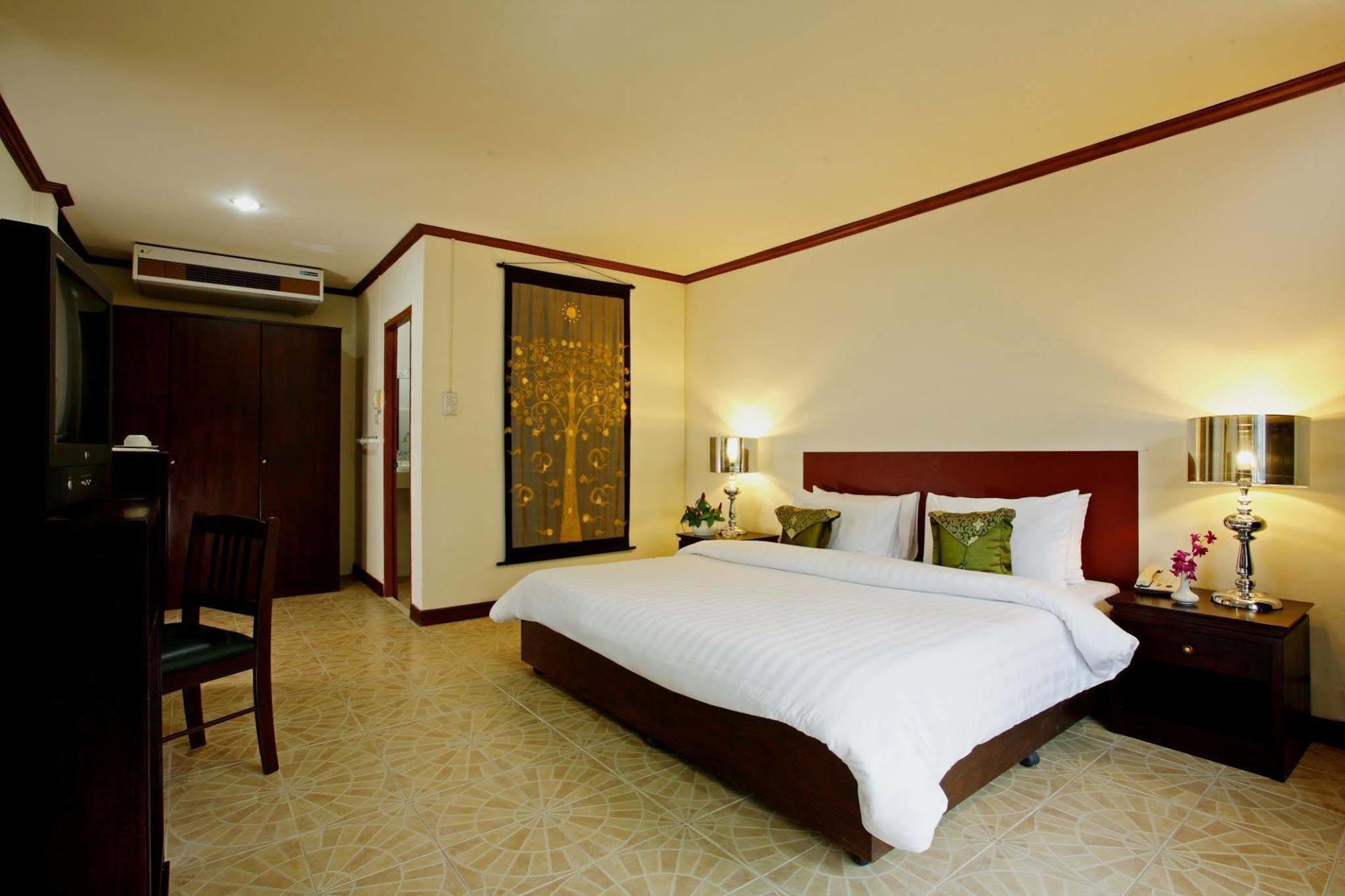 Bamboo Beach Hotel & Spa Patong Eksteriør billede